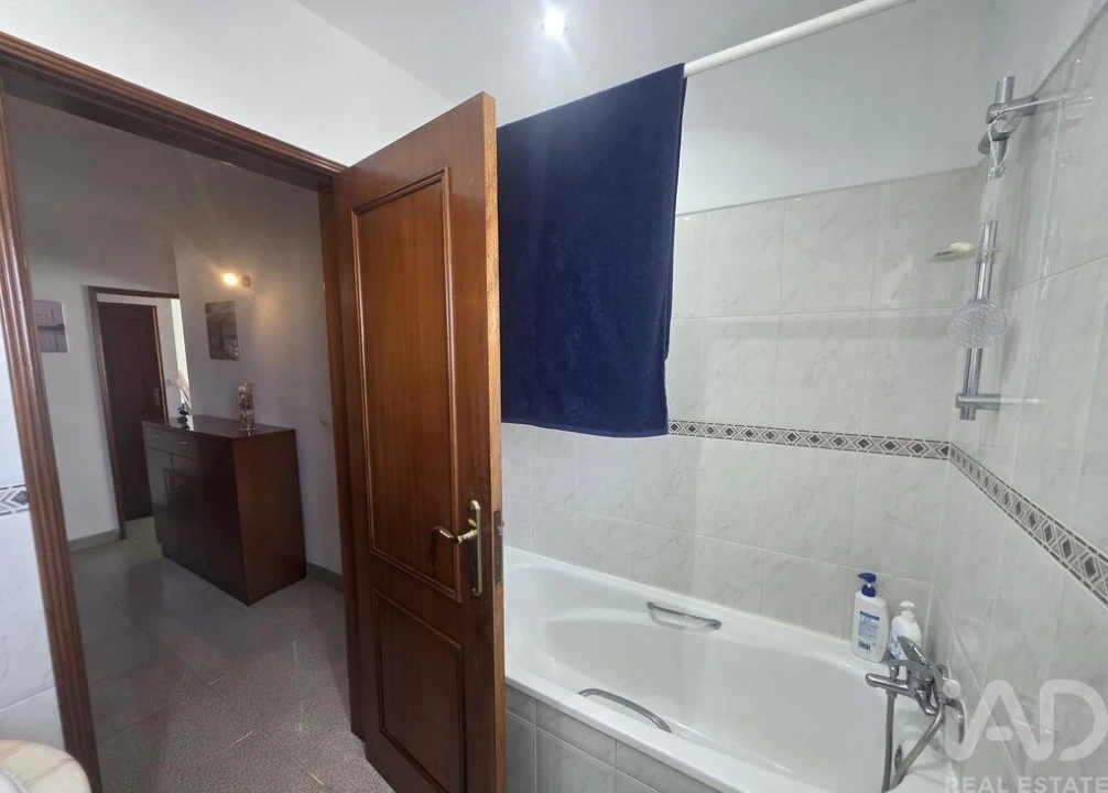 Apartamento T3 para Venda em Charneca de Caparica e Sobreda Foto 29