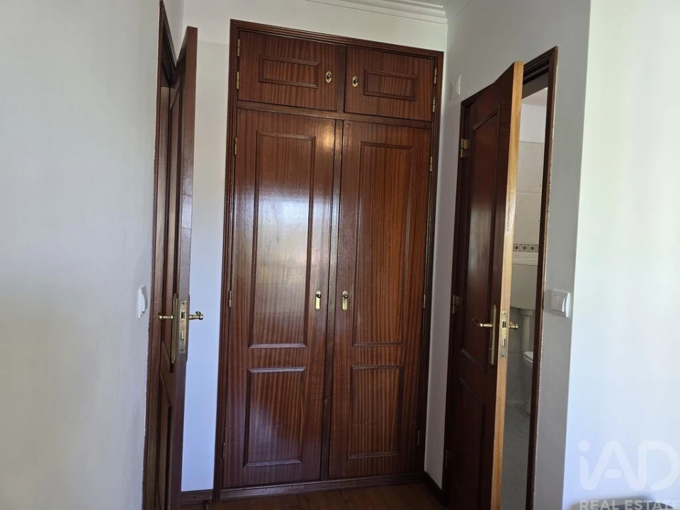 Apartamento T3 para Venda em Charneca de Caparica e Sobreda Foto 23
