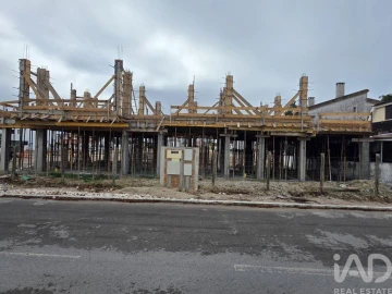 Terreno para Venda em Charneca de Caparica e Sobreda