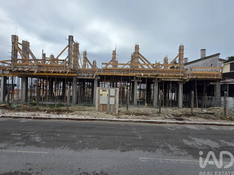 Terreno para Venda em Charneca de Caparica e Sobreda Foto 2