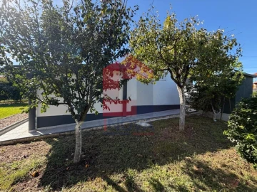 Moradia T3 para Venda em Parada de Gatim
