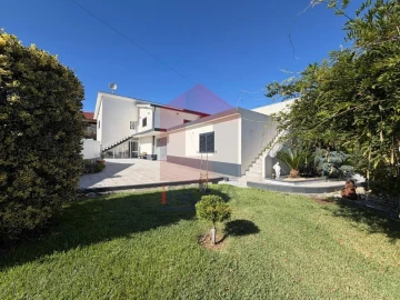 Moradia T3 para Venda em Parada de Gatim