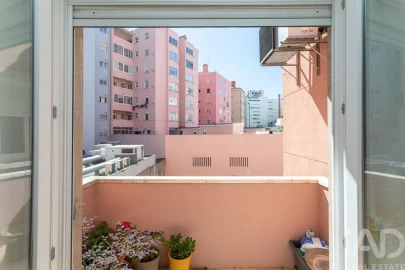 Apartamento T3 para Arrendamento em Areeiro