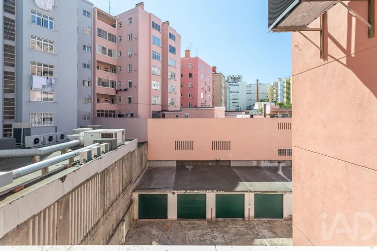 Apartamento T3 para Arrendamento em Areeiro Foto 19