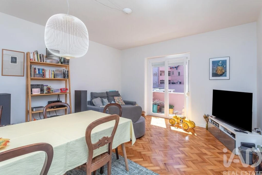 Apartamento T3 para Arrendamento em Areeiro Foto 2