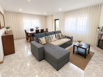 Moradia T4 para Venda em Guilhabreu
