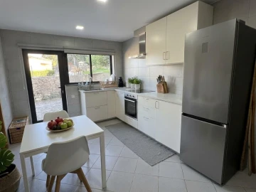Moradia T4 para Venda em Guilhabreu