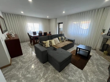 Moradia T4 para Venda em Guilhabreu
