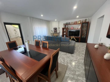 Moradia T4 para Venda em Guilhabreu