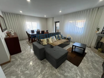 Moradia T4 para Venda em Guilhabreu