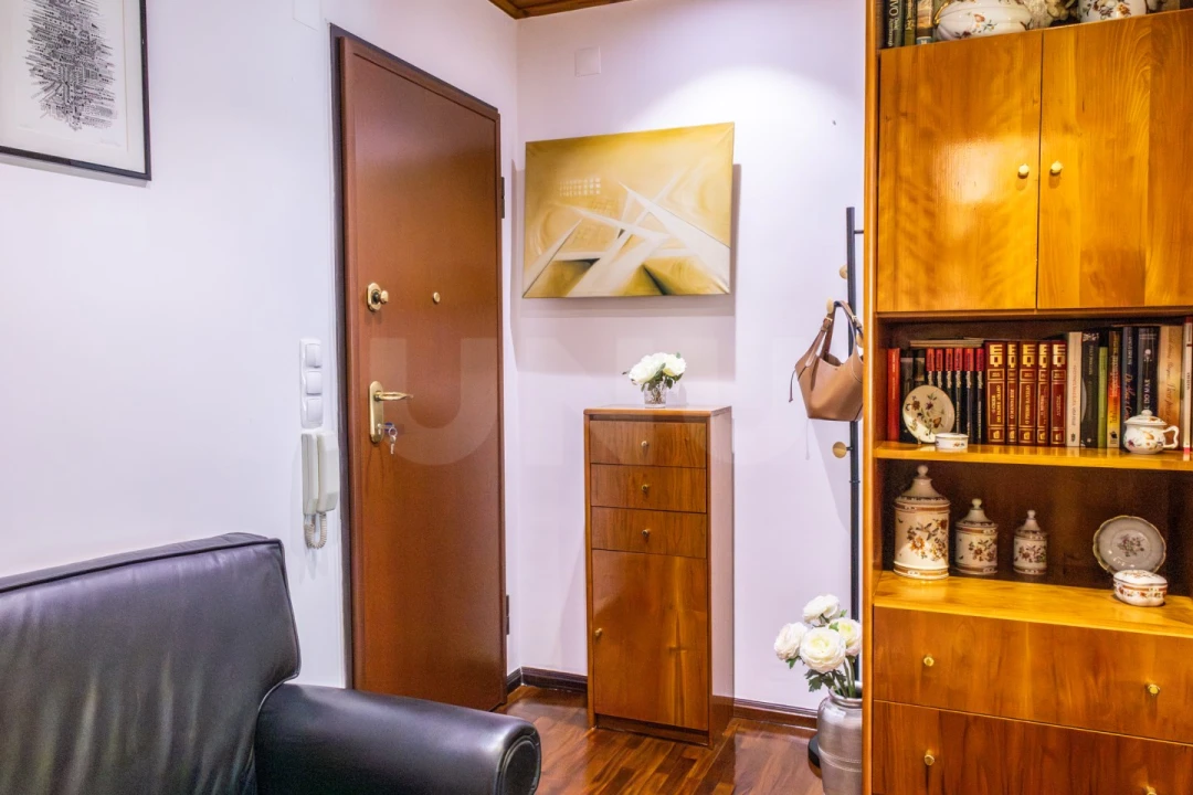 Apartamento T1 para Venda em Campolide Foto 3