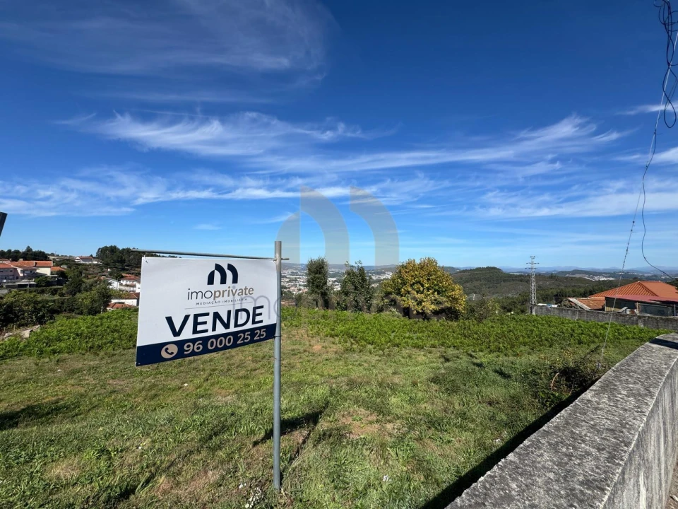 Terreno para Venda em Vilarinho Foto 1