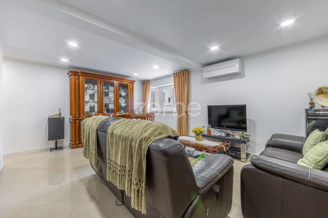 Apartamento T3 para Venda em Alfragide Foto 8