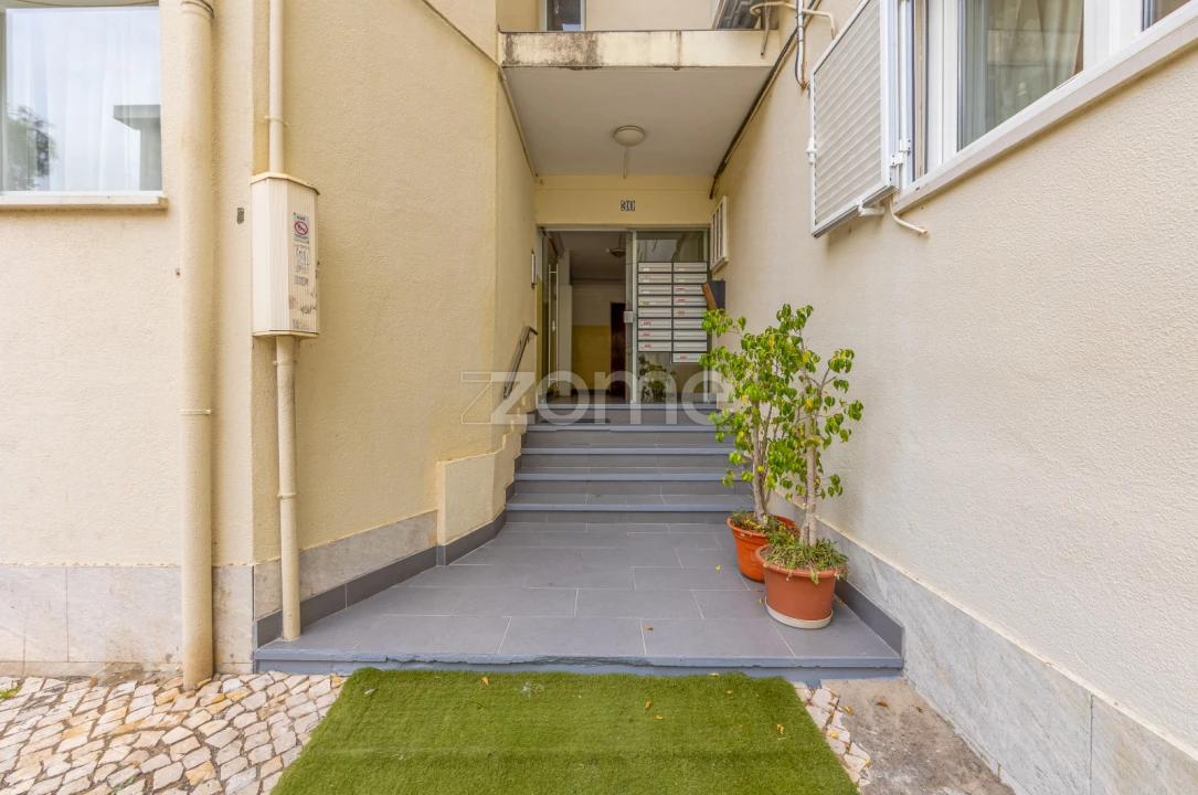 Apartamento T3 para Venda em Alfragide Foto 3