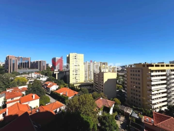Apartamento T3 para Arrendamento em São Domingos de Benfica