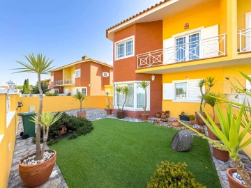 Moradia T4 para Venda em Santa Maria e São Miguel, São Martinho, São Pedro Penaferrim