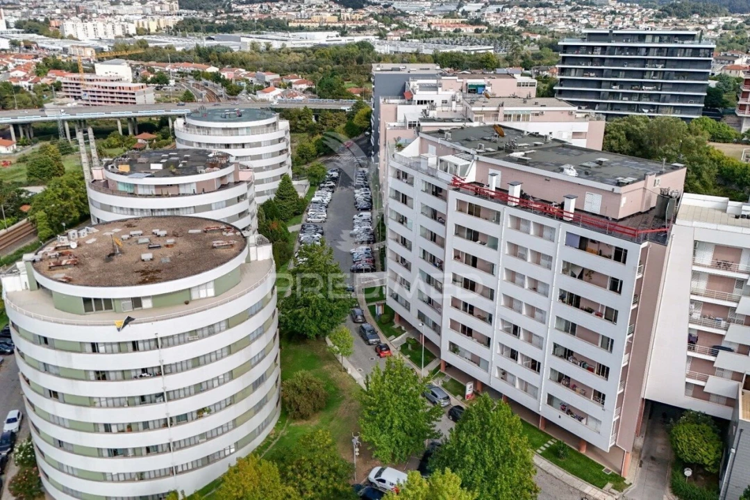 Apartamento T3 para Venda em Ferreiros e Gondizalves Foto 35