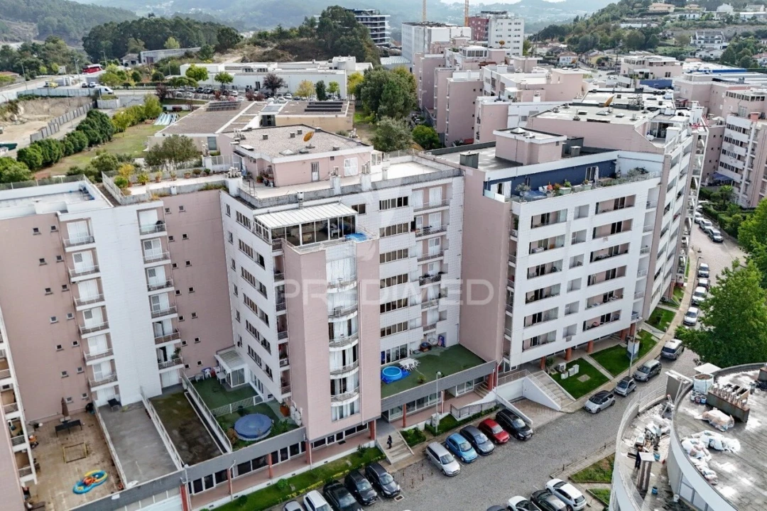 Apartamento T3 para Venda em Ferreiros e Gondizalves Foto 1