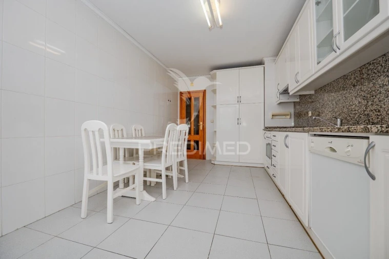 Apartamento T3 para Venda em Ferreiros e Gondizalves Foto 11