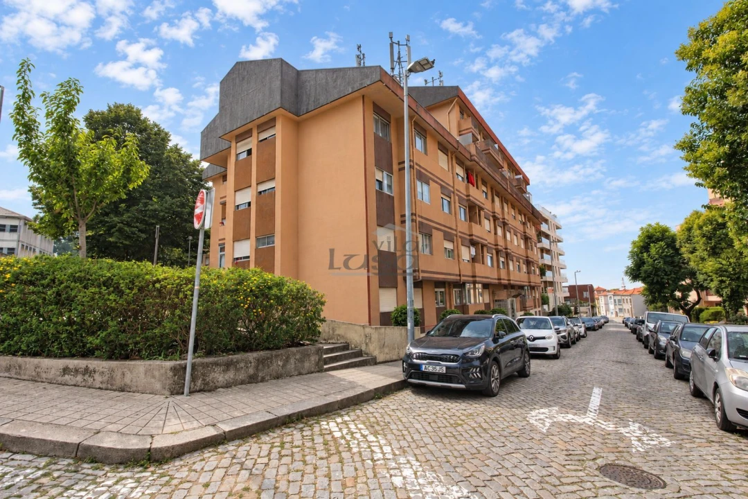 Apartamento T1 para Venda em Paranhos Foto 1