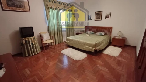Moradia T5 para Venda em Nossa Sra de Fatima