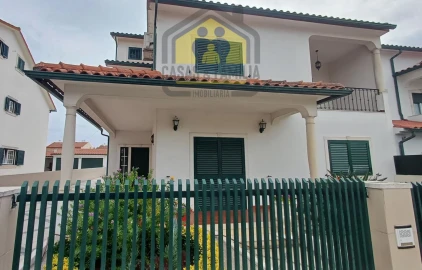 Moradia T5 para Venda em Nossa Sra de Fatima