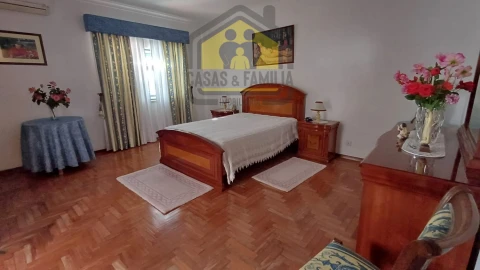 Moradia T5 para Venda em Nossa Sra de Fatima