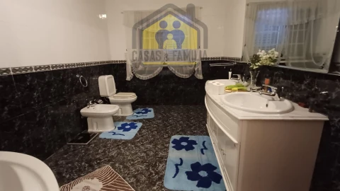 Moradia T5 para Venda em Nossa Sra de Fatima
