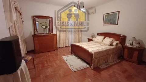 Moradia T5 para Venda em Nossa Sra de Fatima