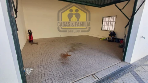 Moradia T5 para Venda em Nossa Sra de Fatima