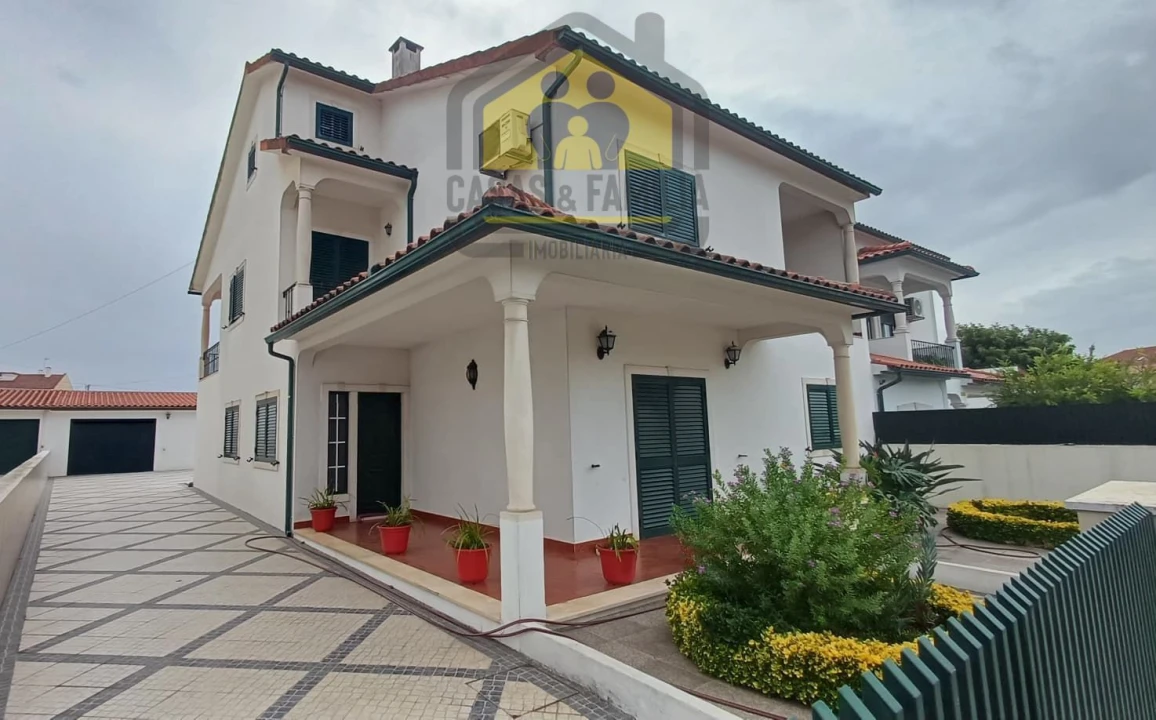Moradia T5 para Venda em Nossa Sra de Fatima Foto 1