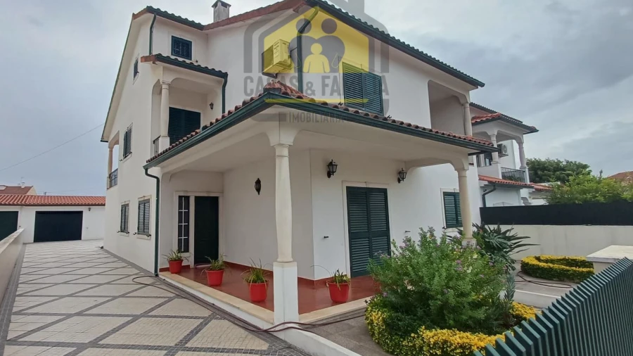 Moradia T5 para Venda em Nossa Sra de Fatima