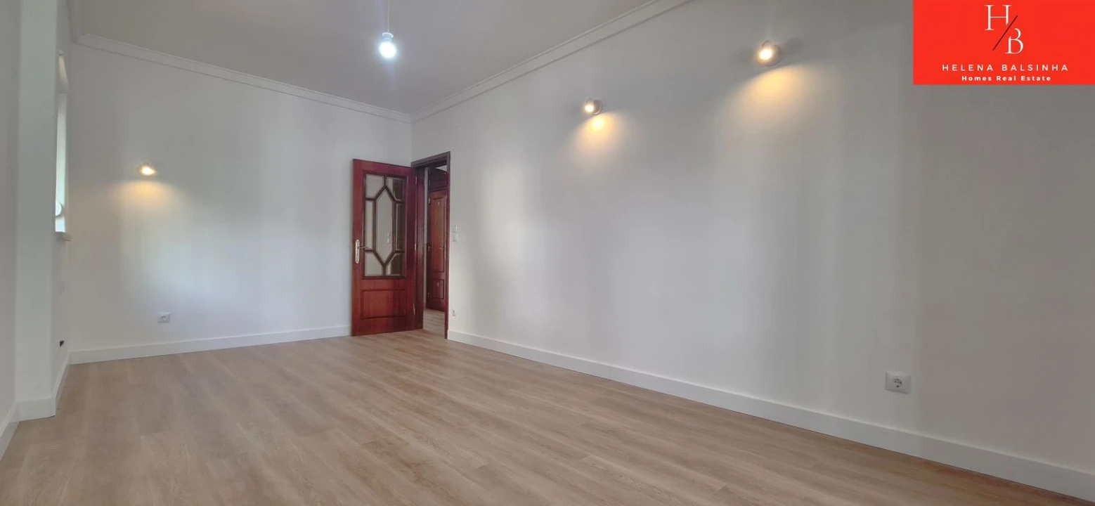 Apartamento T2 para Venda em Odivelas Foto 9