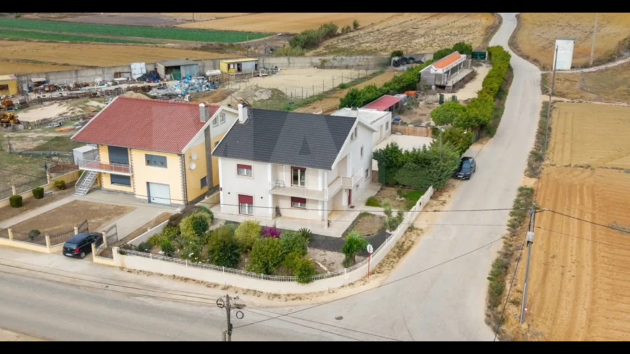 Moradia T5 para Venda em Atouguia da Baleia