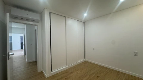 Moradia T4 para Venda em Fernao Ferro