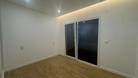 Moradia T4 para Venda em Fernao Ferro