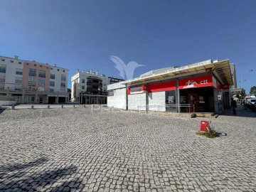 Loja para Arrendamento em Laranjeiro e Feijó