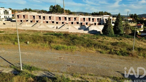 Terreno para Venda em Fonte Arcada e Oliveira