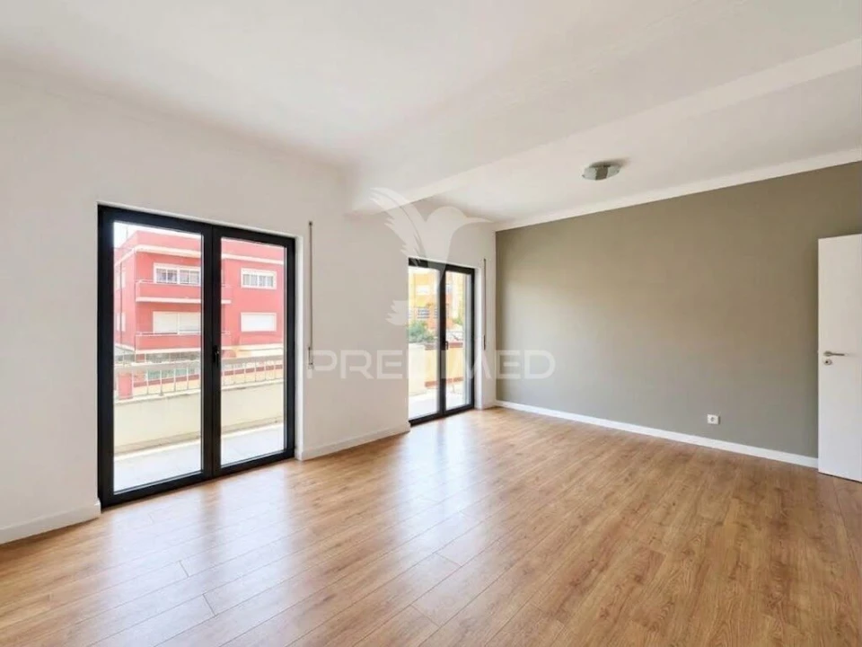 Apartamento T3 para Venda em Almada, Cova da Piedade, Pragal e Cacilhas Foto 4