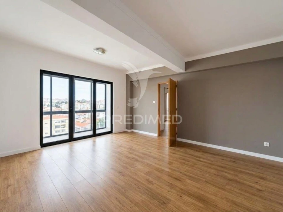 Apartamento T3 para Venda em Almada, Cova da Piedade, Pragal e Cacilhas Foto 9