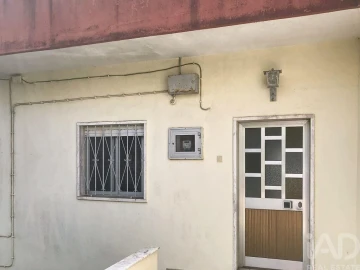 Prédio para Venda em Ramada e Caneças