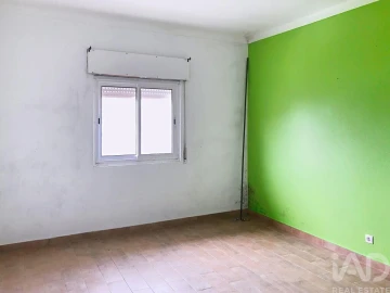 Prédio para Venda em Ramada e Caneças