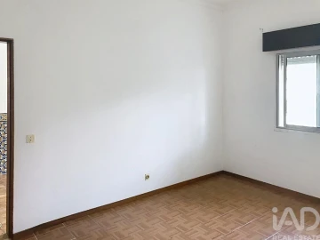 Prédio para Venda em Ramada e Caneças