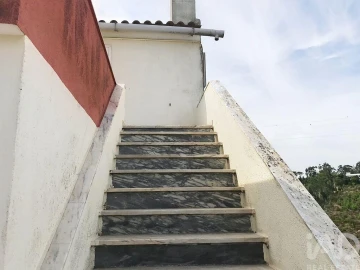Prédio para Venda em Ramada e Caneças