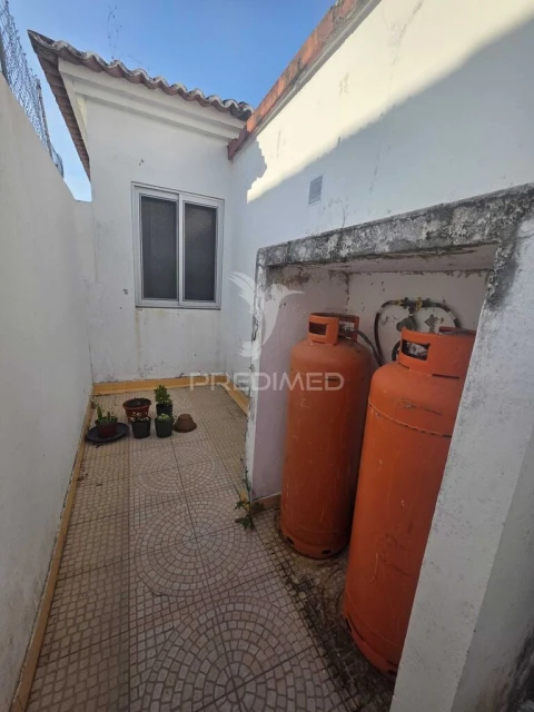 Moradia T2 para Venda em Praia da Vitoria (Santa Cruz)