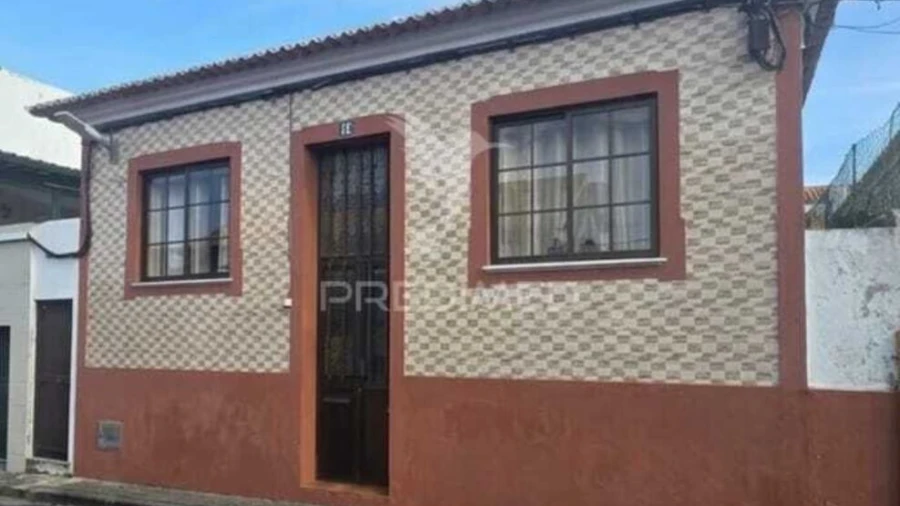 Moradia T2 para Venda em Praia da Vitoria (Santa Cruz)