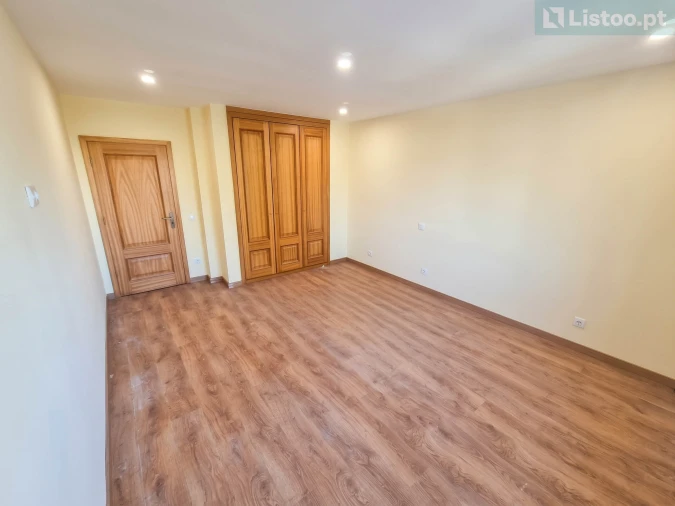 Apartamento T2 para Venda em Paranhos Foto 13