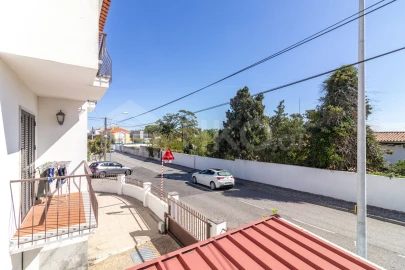 Moradia T4 para Venda em Carnaxide e Queijas