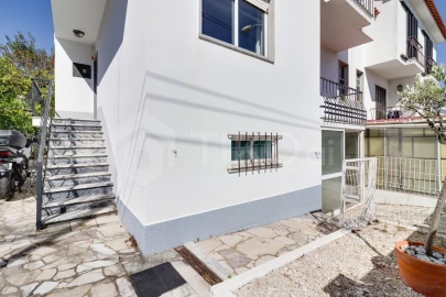 Moradia T4 para Venda em Carnaxide e Queijas