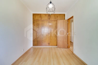 Moradia T4 para Venda em Carnaxide e Queijas